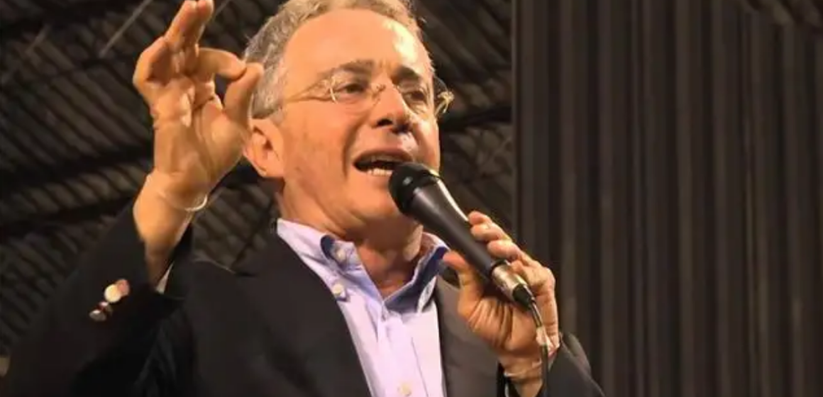 Editorial: 11:59 p.m. del 26 de octubre: Emplazamiento a Uribe. Colombia: cambio político y mayoría sin referente nacional
