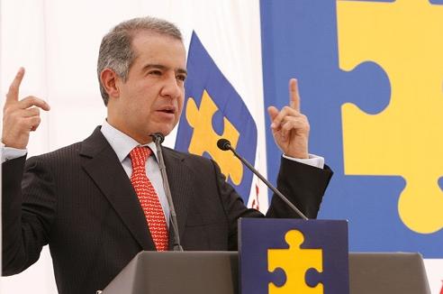 Colombia: muertos que brotan. Dinero que corrompe.