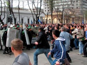 Protestas violentas en Moldavia por la victoria electoral de los comunistas