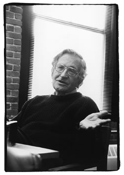 Chomsky pone en duda cambios al sistema financiero