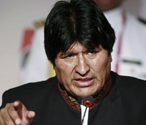 Al controlar la tierra los empresarios mantienen el poder político: Evo Morales