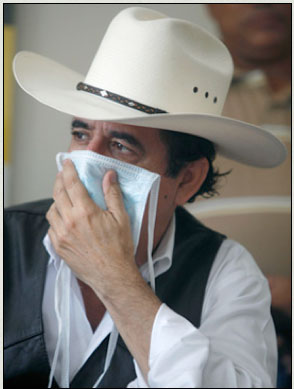 zelayatoxico “Me hace sangrar la nariz… Ahora estamos con mascarillas”