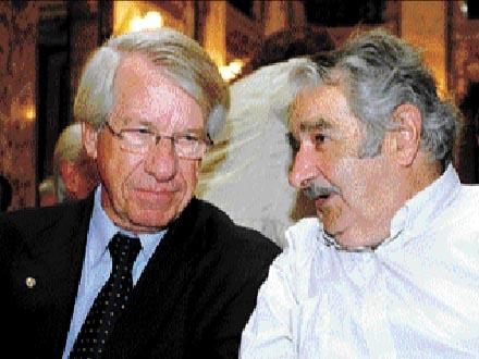 mujica-astori Ventaja de Mujica; la elección presidencial se va a segunda ronda