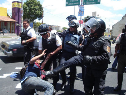 Para los jóvenes, en tiempos de ‘seguridad democrática’: Negaciones, amenazas, encierro