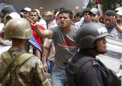 El Frente Nacional de Resistencia contra el Golpe de Estado al pueblo hondureño y la comunidad internacional comunica: