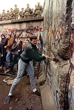 Berlin 1989. La “caída” del Muro y la Revolución latinoamericana