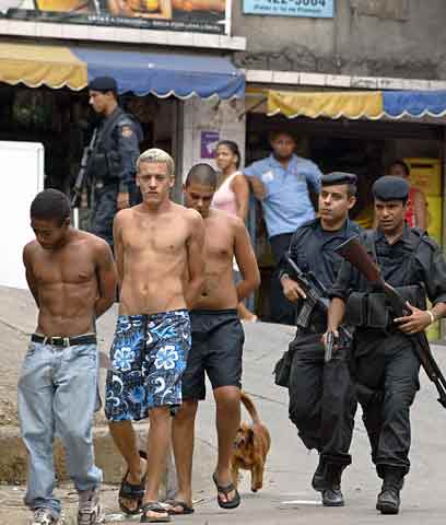 Cardoso critica ola de violencia en Río de Janeiro