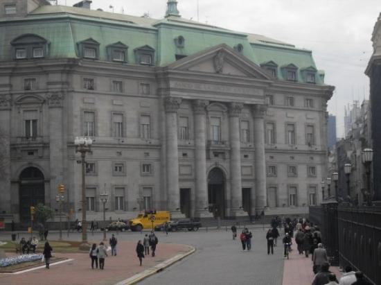 banco El pantano argentino. El irresistible desarrollo de la crisis de gobernabilidad