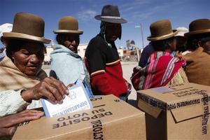 Evo acelera su revolución en el feudo de la oposición