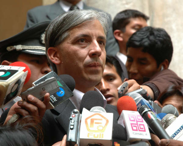 Álvaro García Linera, vicepresidente. “Bolivia es un Estado integral que transita al socialismo y que inicia una década de oro”