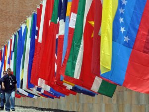 banderas Un informe alerta de la inestabilidad en América Latina