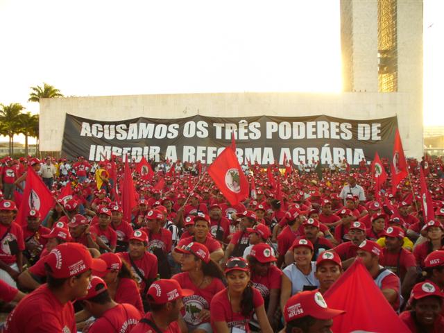 Campesinos sin tierras de Brasil invaden seis haciendas; exigen reforma agraria