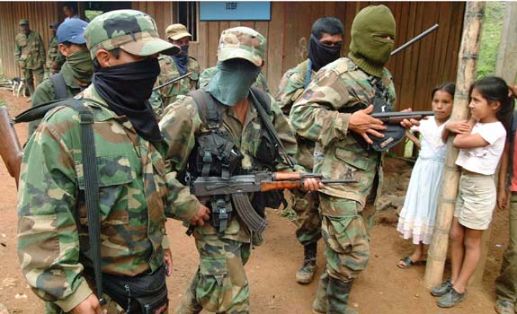 paramil Colombia. Hubo mil masacres y 2500 desapariciones