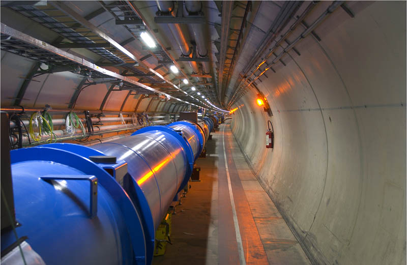 lhc_hall Acelerador de partículas LHC: Triunfo de la ciencia pero también de la tecnología