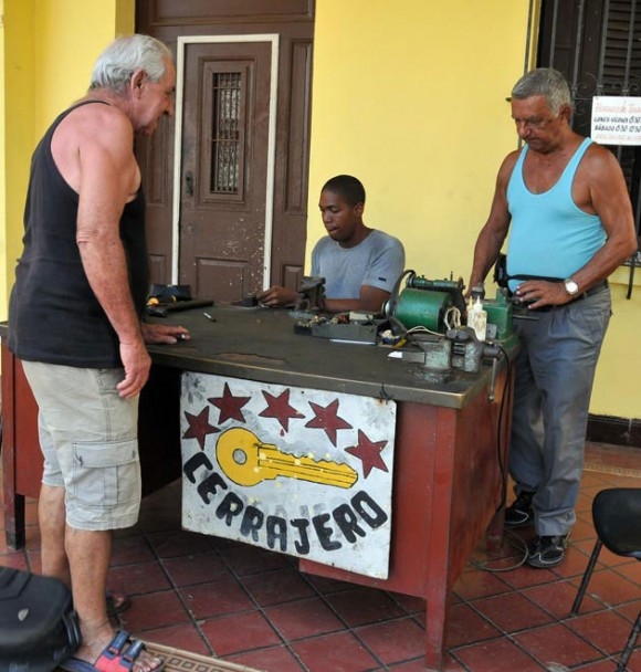 dadd1ff152362d2dada881d565fbaa59 Cuba eliminó sólo 10% del millón de empleos que planea desaparecer