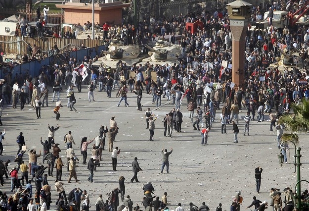 Al menos 14 muertos en otra noche de represión en la plaza Tahrir