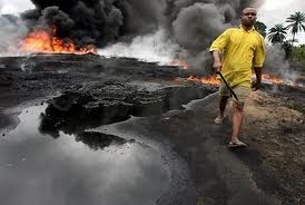 Shell causa el peor derrame de petróleo de la década en Nigeria
