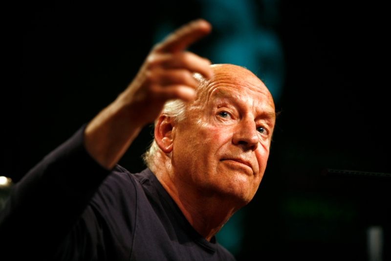 Eduardo Galeano: La neutralidad es imposible, somos indignos o indignados