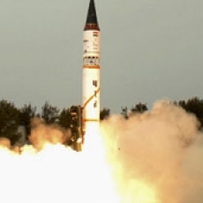 India prueba un misil capaz de llevar una bomba atómica a 5.000 kilómetros