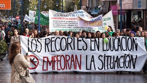 Miles de estudiantes repudian recortes a la educación pública en España