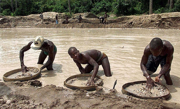 Renovada fiebre del oro en América Latina pone en riesgo selvas y pueblos