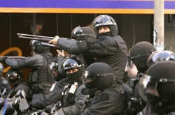 Armas menos letales para el “combate en núcleos urbanos”