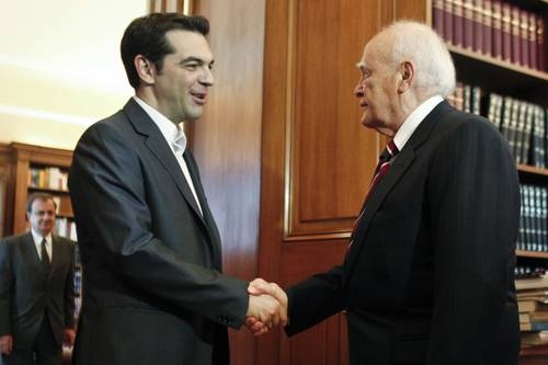 El izquierdista Tsipras recibe mandato para formar un gobierno en Grecia