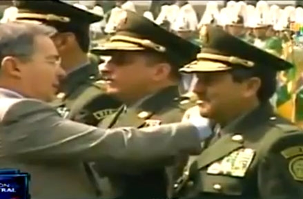 Un exjefe de seguridad de Uribe acusado de narcotráfico se entrega a EE UU
