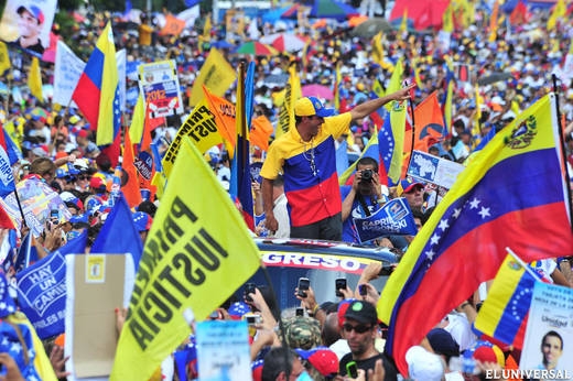 Capriles repleta la avenida Bolívar