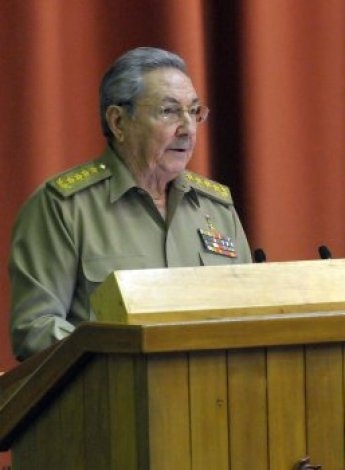 La reforma económica “marcha con paso seguro”, afirma Raúl Castro