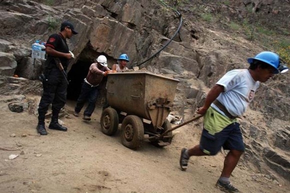 Guerra minera en los Andes peruanos