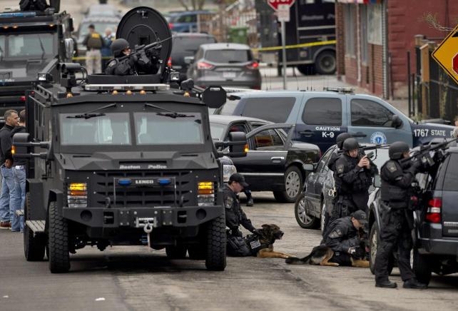 Maratón de Boston: patriotas y activistas por la paz socorren a las víctimas del atentado