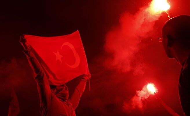 Los indignados retoman Taksim tras ser desalojados por la policía turca