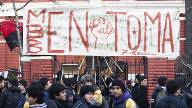 Los estudiantes chilenos radicalizan las movilizaciones a días de las primarias