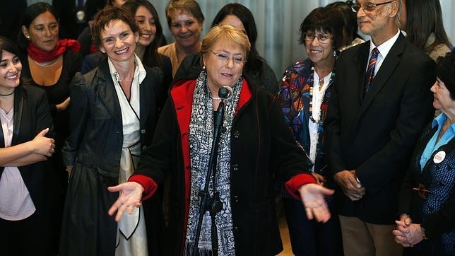 10df487ff7e1b059257efdc8efc4b570 Arrasó Bachelet en las primarias chilenas