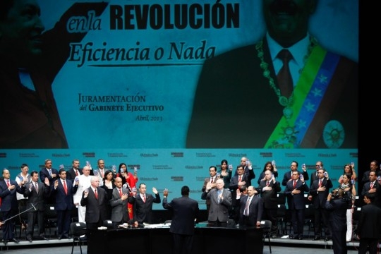 Sólo un radical cambio del modelo económico y del gabinete salvará al gobierno venezolano