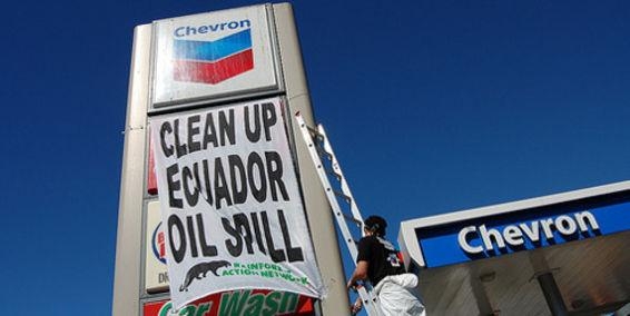 Ecuador condena a Chevron a una multa millonaria por contaminar
