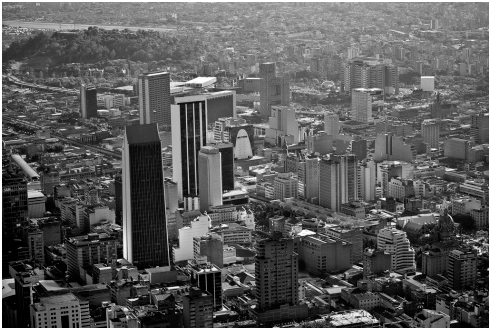 Centro de Medellín, inframundo de neón