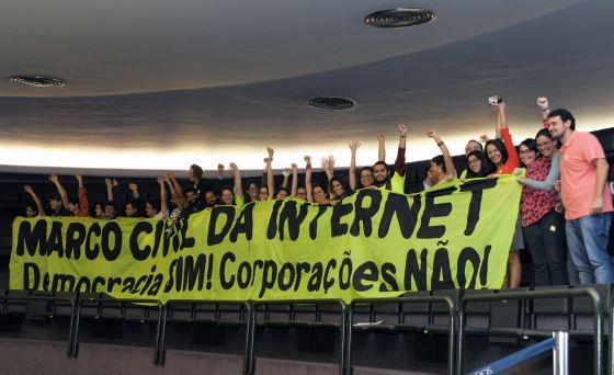 Rousseff gana la Copa de Internet con la primera Constitución de la Red