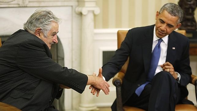 Mujica vaticina en la Casa Blanca el bilingüismo de Estados Unidos