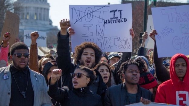Protestan en EEUU por asesinato de otro joven afroamericano