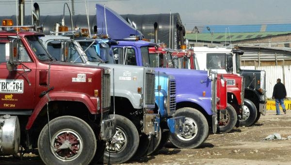 Camioneros vuelven a las carreteras