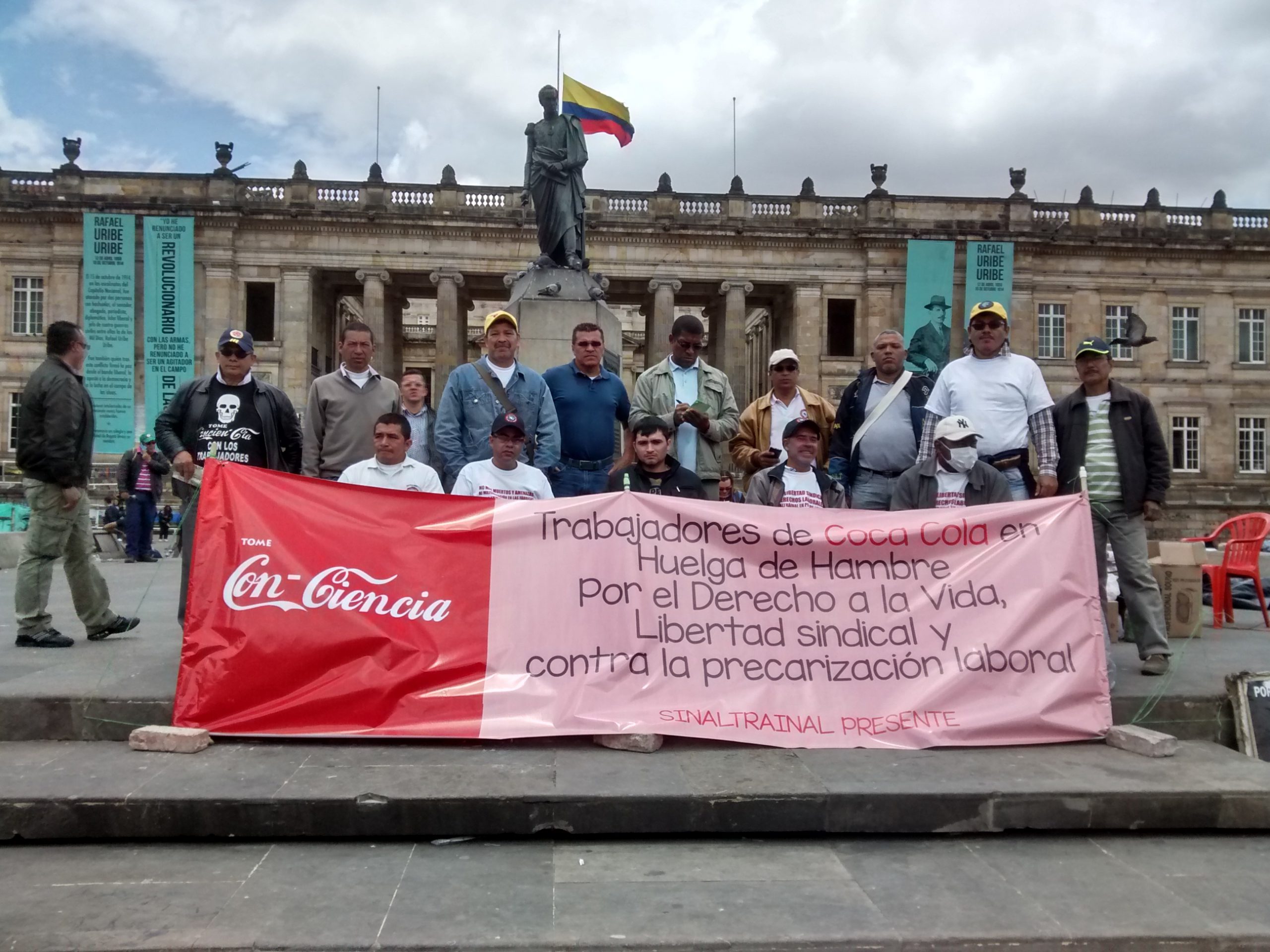 Trabajadores de Coca-Cola cumplen tres días en huelga de hambre