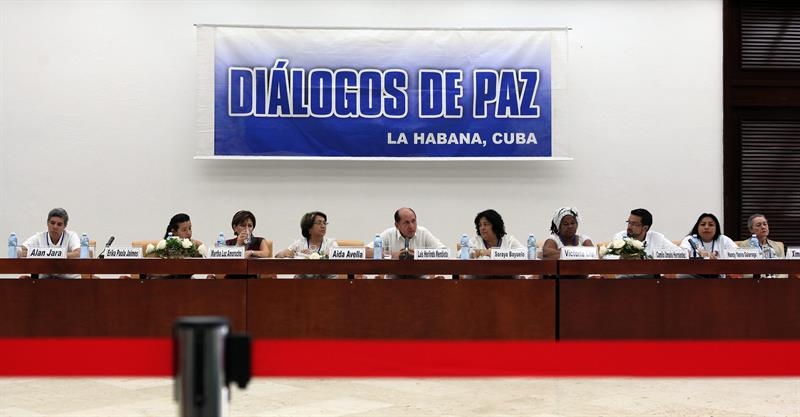 Paz exige acelerar reformas democráticas y sociales.