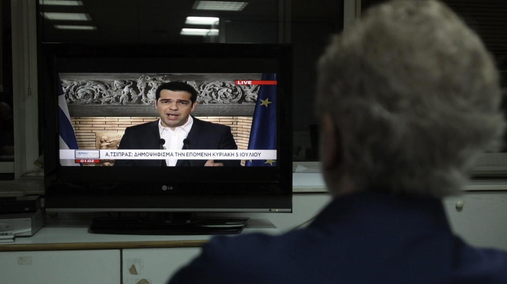 02763c626104c33101b84b3e45725d69 Bajo asedio, Grecia ordenó un corralito
