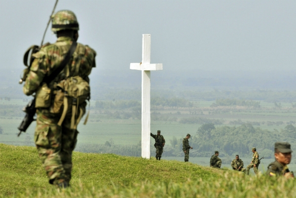 HRW señala a mandos militares por ejecuciones ilegales en Colombia