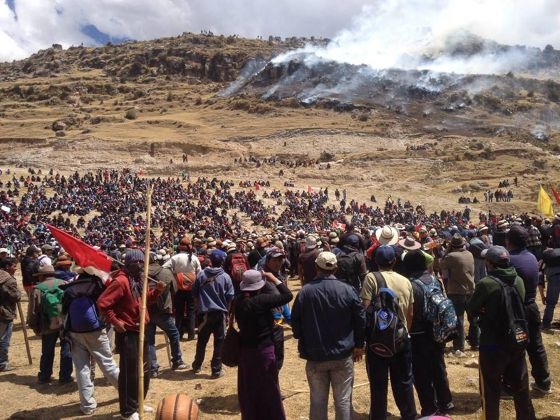 Tres muertos y quince heridos en un conflicto minero en Perú