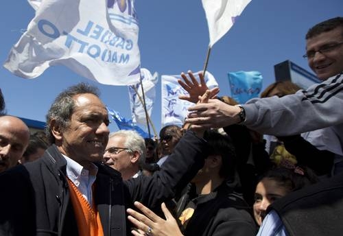 0ef3a059d0db8be4c3f09e91d7ca6eed Daniel Scioli, del FpV, favorito para ganar la elección presidencial en Argentina: sondeos