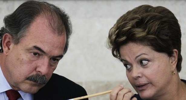 Dilma deja caer a un asesor cercano