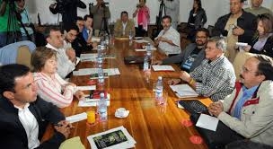 Congresistas y guerrilleros hablan de paz